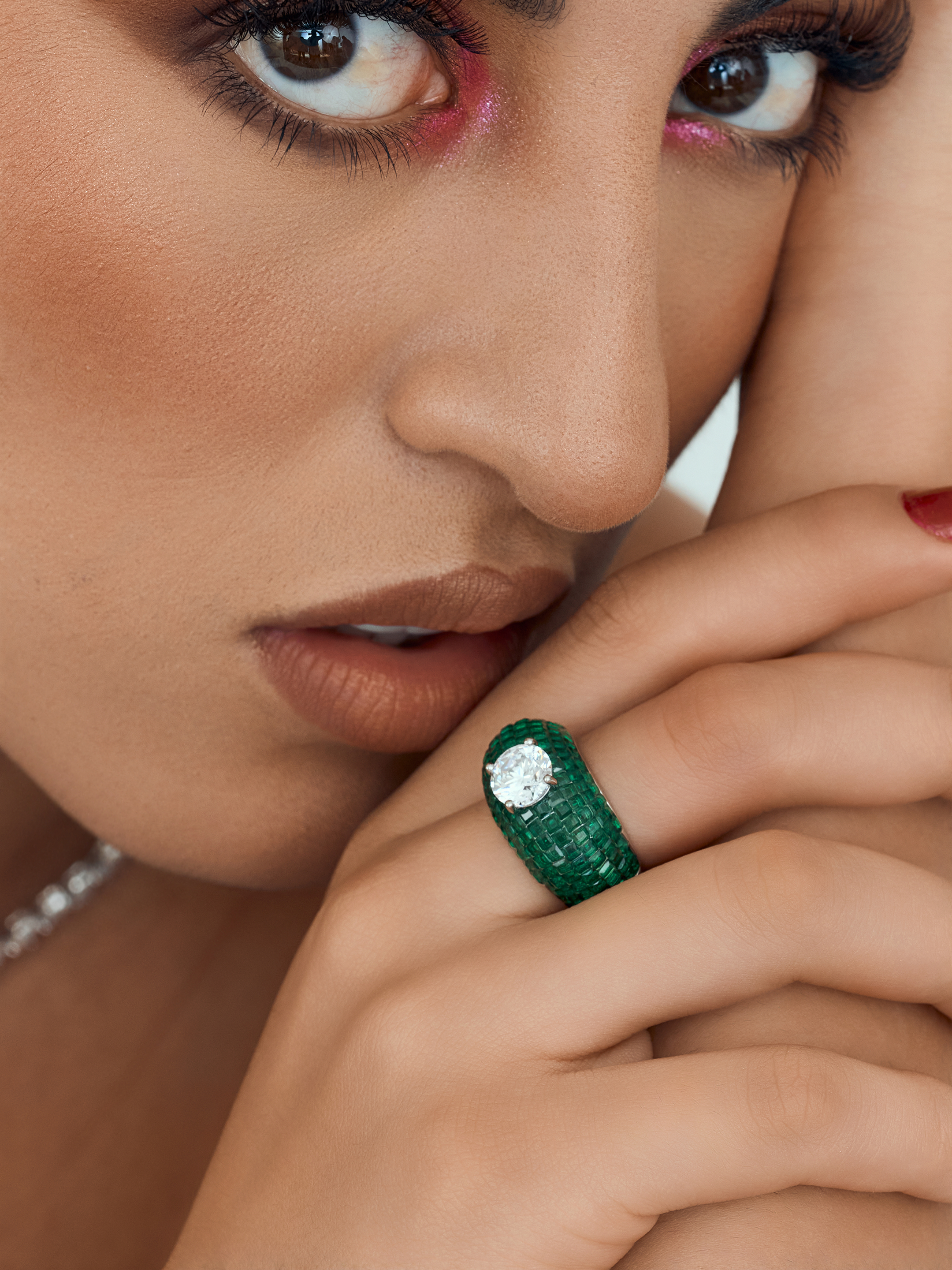 Emerald Radiance Solitaire Ring